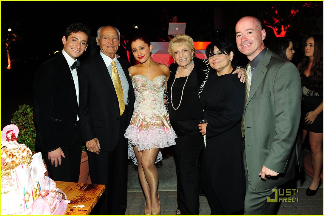 ariana-grande-bday-party-09.JPG